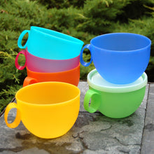 Load image into Gallery viewer, Plastic Coffee Cups With Lids Choose 4, 6 or 8 in 5 Color Choices